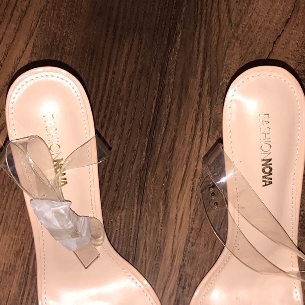 Beautiful BRAND NEW CINDERELLA SHOES SIZE 8 clear Strap Block Heel Sandals - Picture 10 of 13